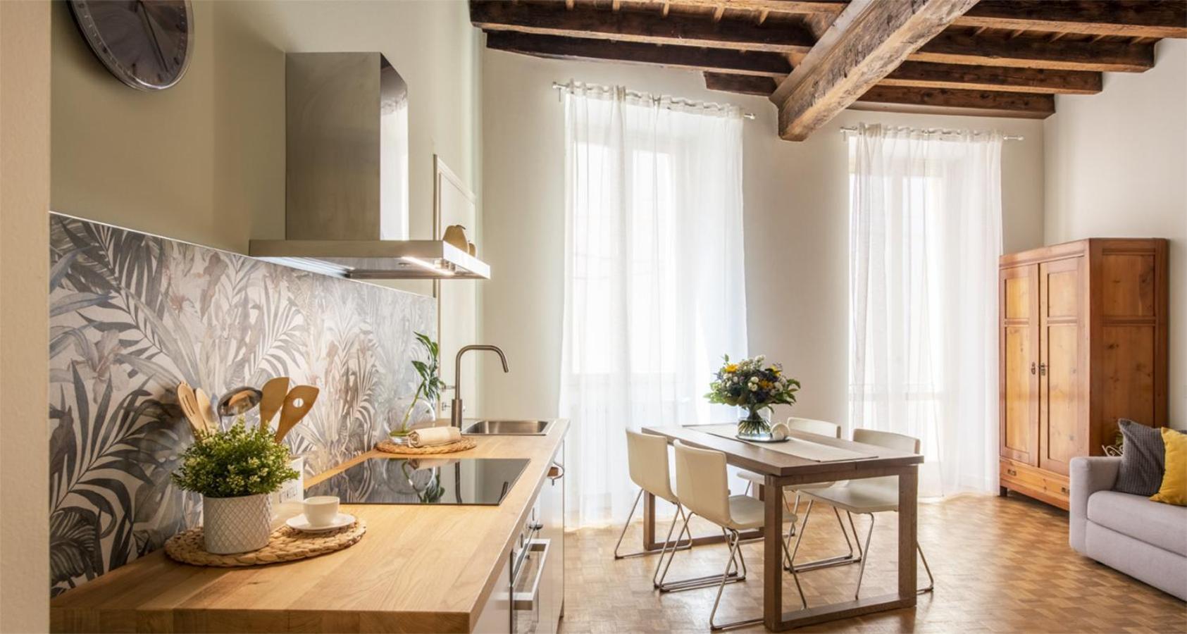 Charming Joivy Flat Next To Duomo Di Комо Екстериор снимка