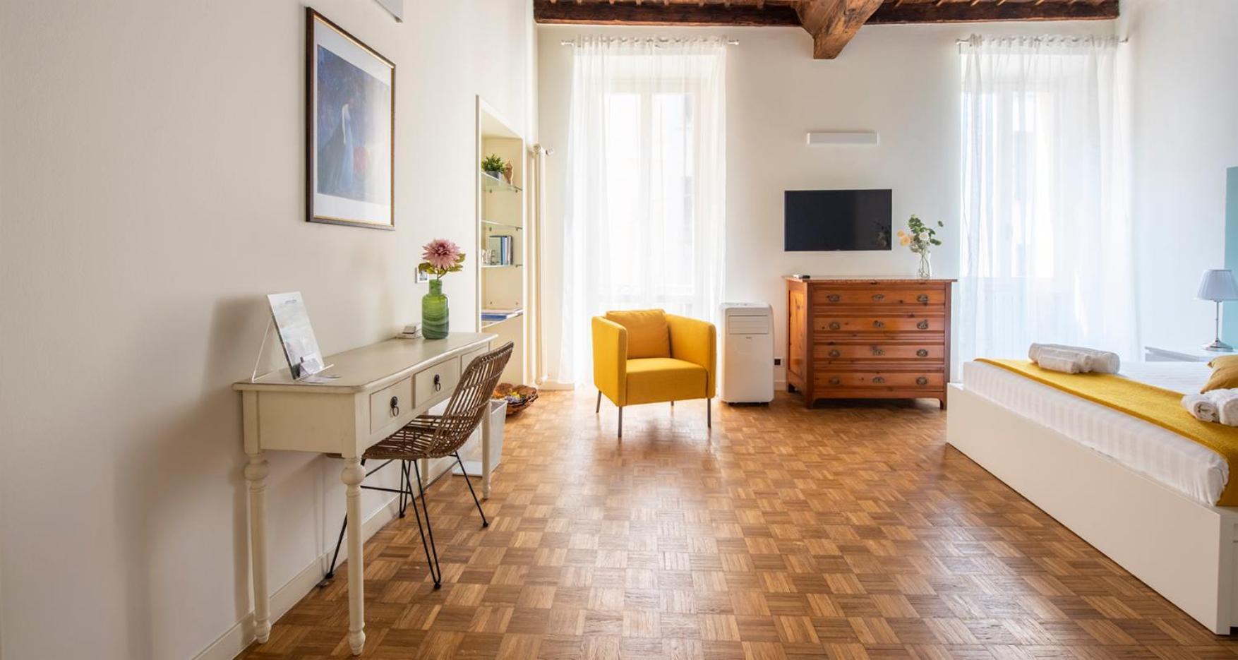 Charming Joivy Flat Next To Duomo Di Комо Екстериор снимка