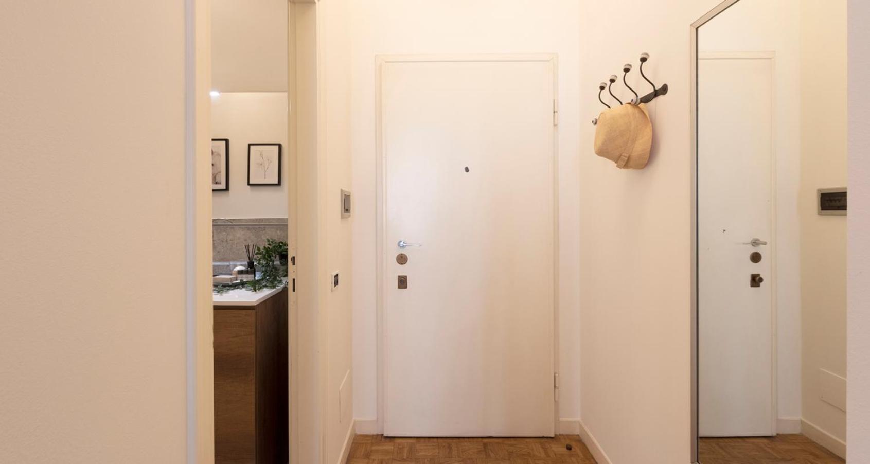 Charming Joivy Flat Next To Duomo Di Комо Екстериор снимка