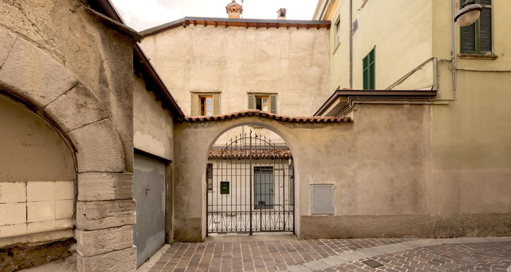 Charming Joivy Flat Next To Duomo Di Комо Екстериор снимка
